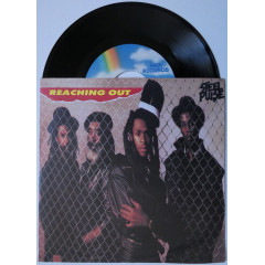STEEL PULSE - Reaching Out